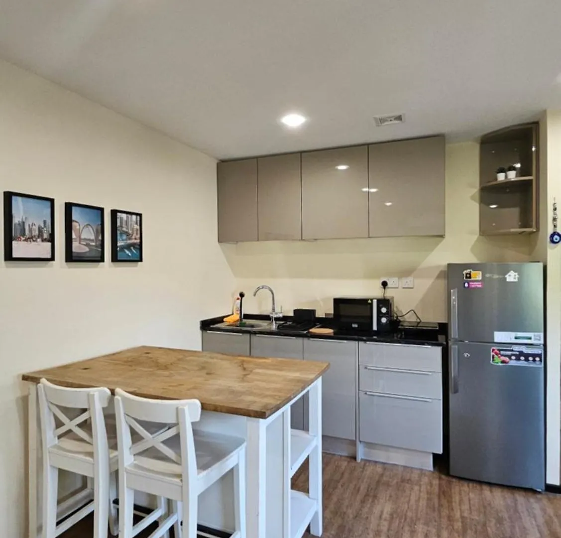 Bungalow 8 - Luxury 1-Bedroom Guest House In Jvt Dubai