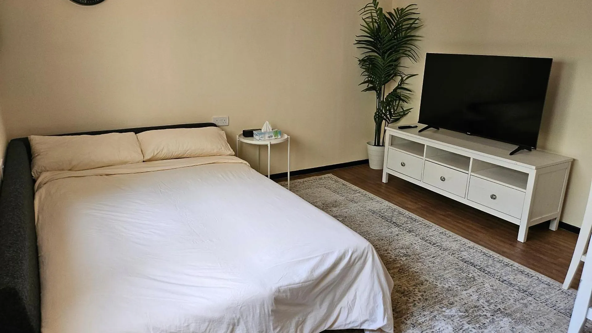 Bungalow 8 - Luxury 1-Bedroom Guest House In Jvt Dubai