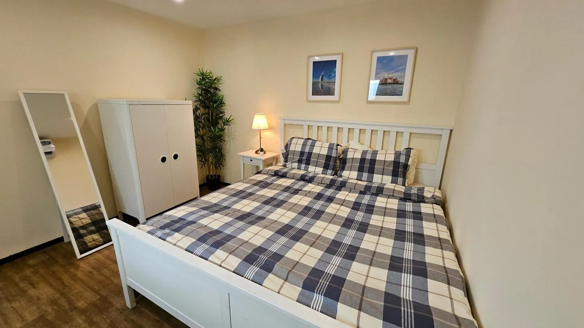 Bungalow 8 - Luxury 1-Bedroom Guest House In Jvt Dubai