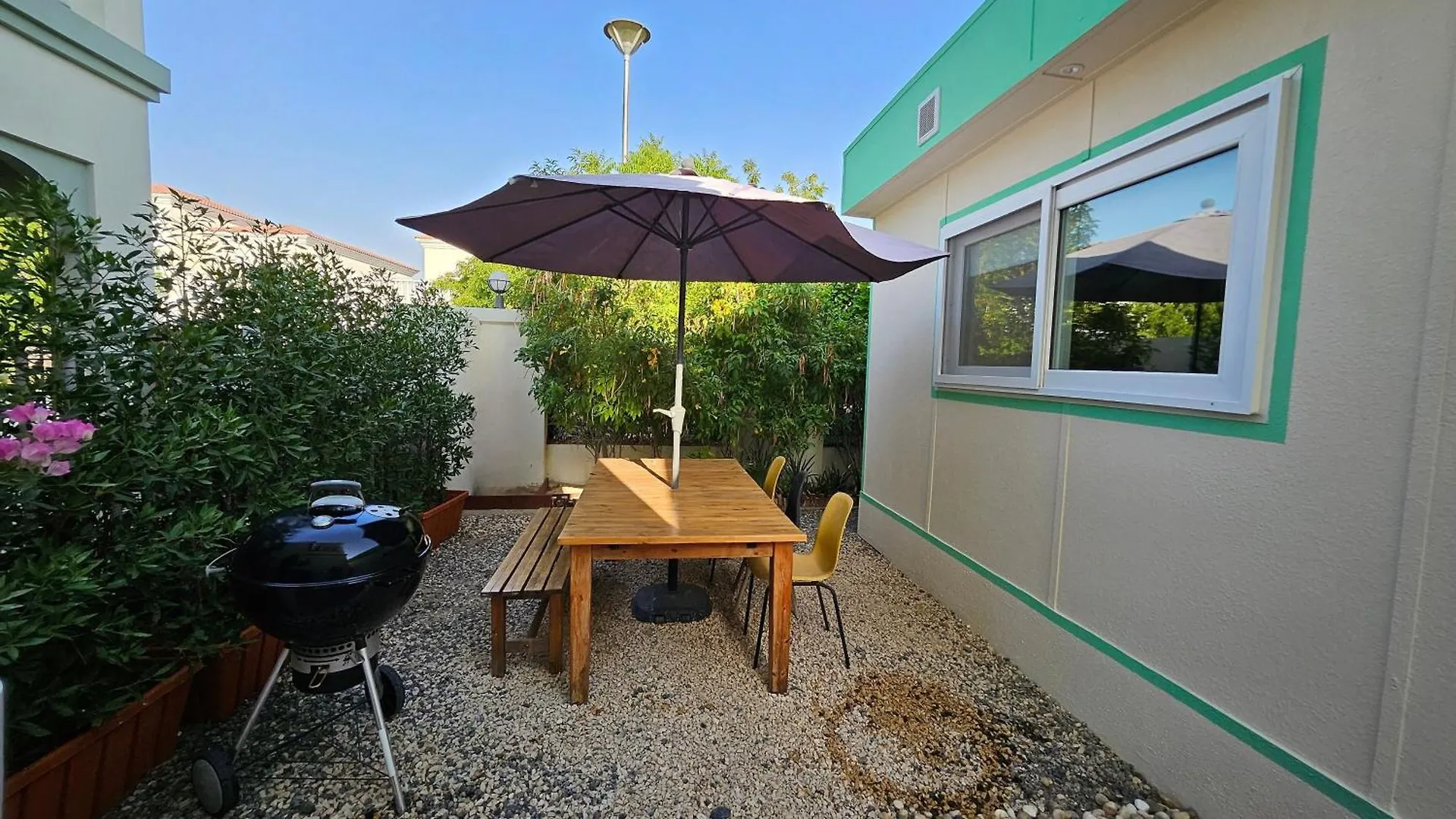 Bungalow 8 - Luxury 1-Bedroom Guest House In Jvt Dubai