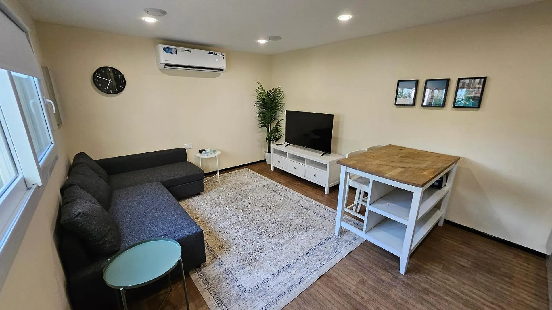 Bungalow 8 - Luxury 1-Bedroom Guest House In Jvt Dubai 0*,