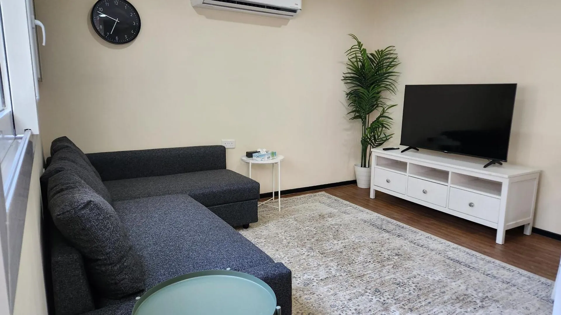 Bungalow 8 - Luxury 1-Bedroom Guest House In Jvt Dubai United Arab Emirates